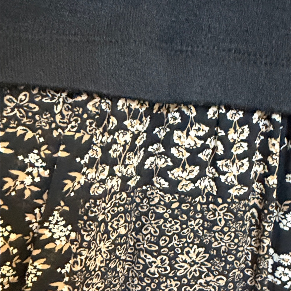 Elegant Black Floral Blouse by Dimofee - Picture 3 of 3